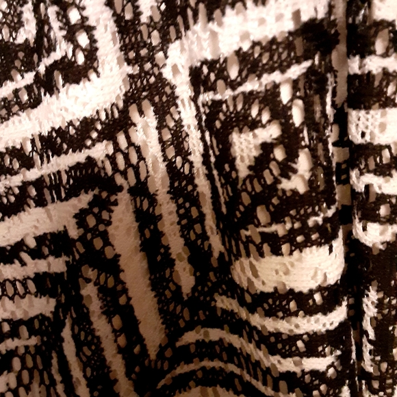 H&S black and white top - Picture 4 of 4